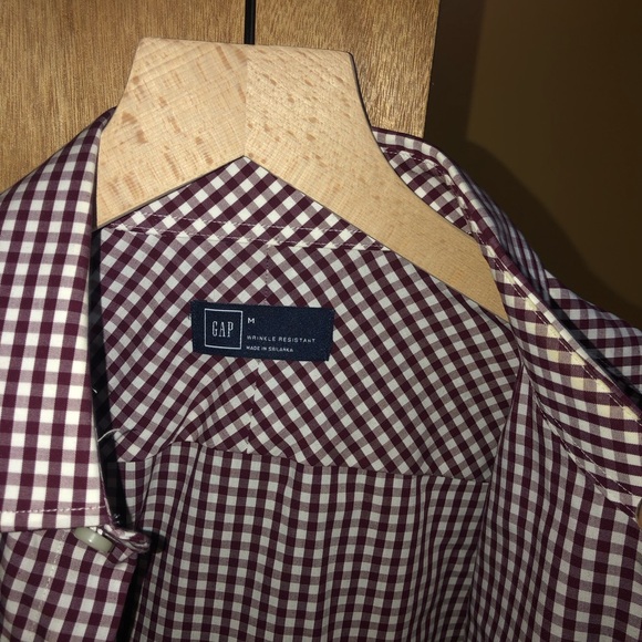 NWOT. Gap. Wrinkle resistant, men’s button-down medium. - Picture 3 of 3
